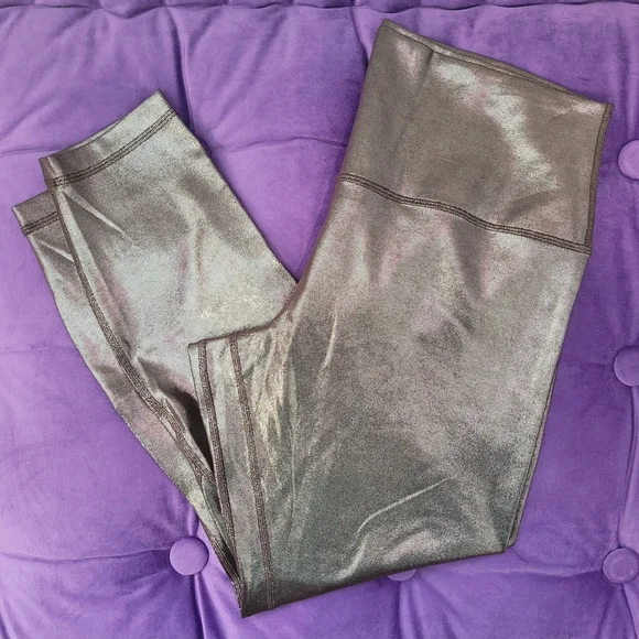 lululemon Align™ High-Rise Pant 25"
Shine In Radiant Foil - Size 14 - Picture 2 of 8